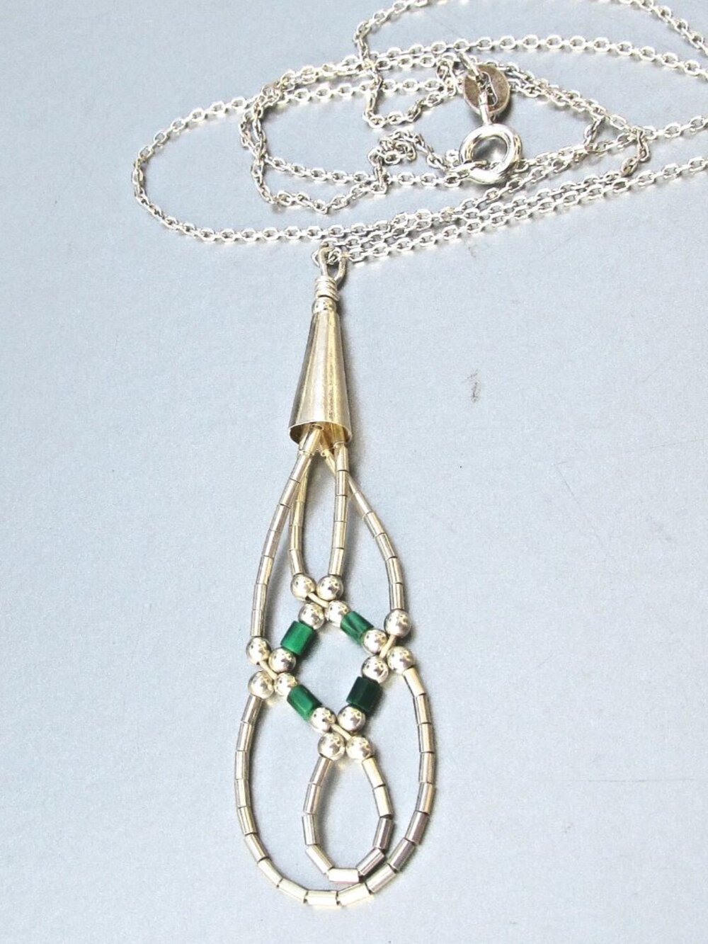 Vintage 1970s Southwestern Liquid Silver & MALACHITE Oval Pendant Necklace